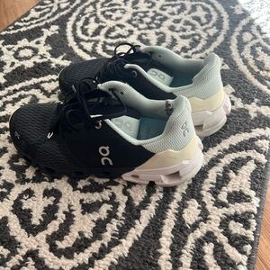 On Cloud Shoe - Womens (8)